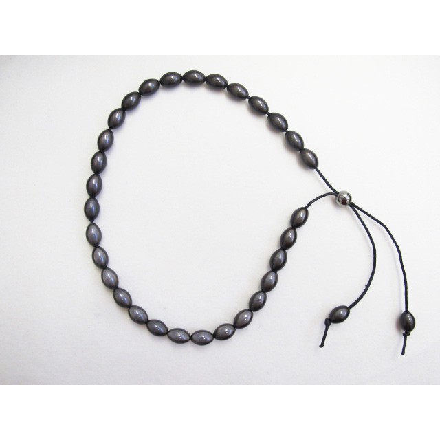 Short Olive Bead Necklace in Black