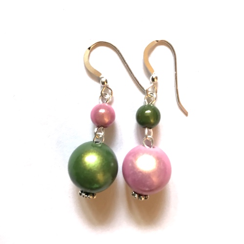 Tiny Dangly Earrings in pink & green mix (2,5 cm)