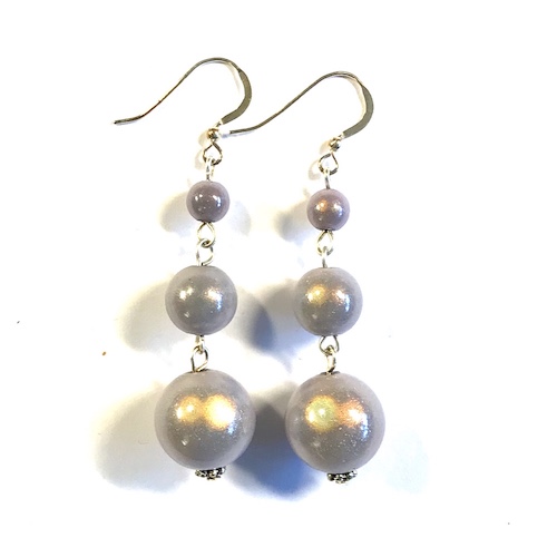 Short Dangly Earrings in Light Violet